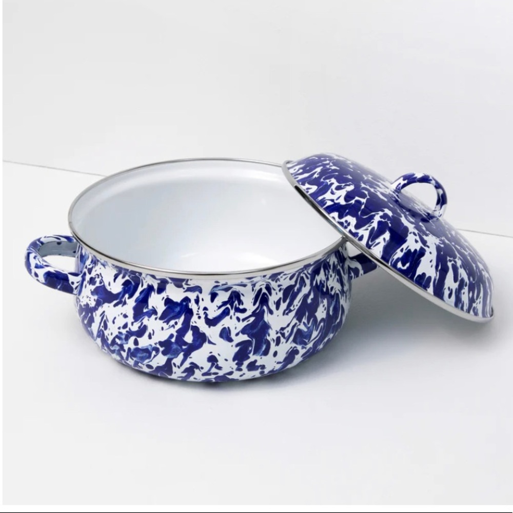 NIB! Golden Rabbit Enamelware Dutch Oven